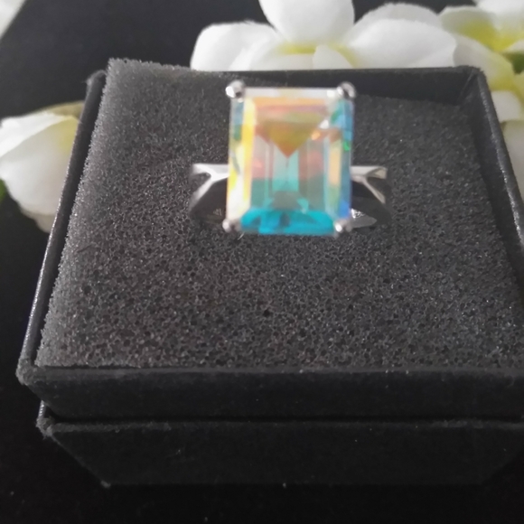 RARE IRIDESCENT WHITE SAPPHIRE TAVOLITE RING - Picture 5 of 10